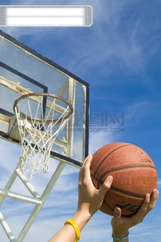 运动跃动运动青春活力篮球灌篮活跃开心投篮户外挑战极限练习锻炼