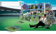 球类龙腾广告平面广告PSD分层素材源文件设计元素类足球场射门男性蓝天白云笔记本