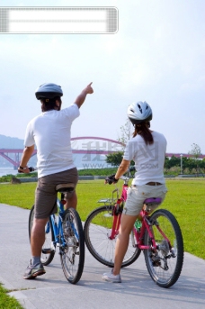 户外休闲运动亲子休闲脚踏车自行车脚踏车赛车户外运动车道风景草坪