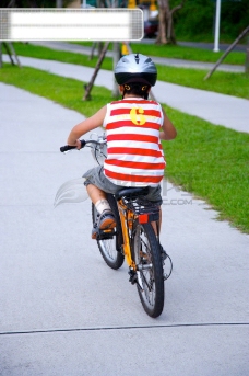 户外休闲运动亲子休闲脚踏车自行车脚踏车赛车户外运动车道风景草坪