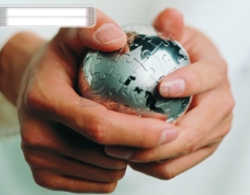 地球仪百科全球首席设计大百科工作概念手势团结合作握手科幻地球仪地测仪方块木基