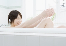 女性轻松淋浴0012